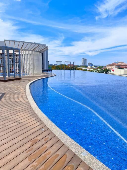 Netflix 2 Bedroom Troika Kota Bharu Homestay 1812 Экстерьер фото